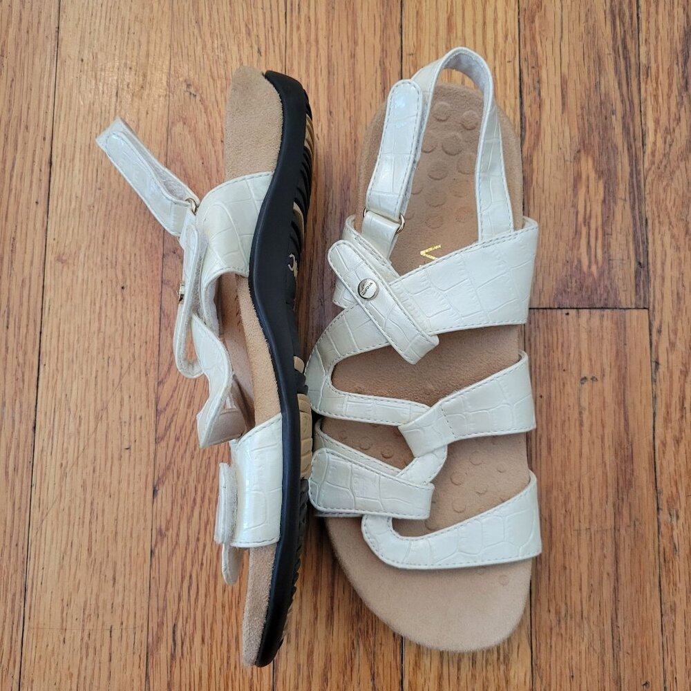 Vionic Cream Crocodile Embossed Open Toe Sandals 6 PAROS Backstrap Comfort Ortha